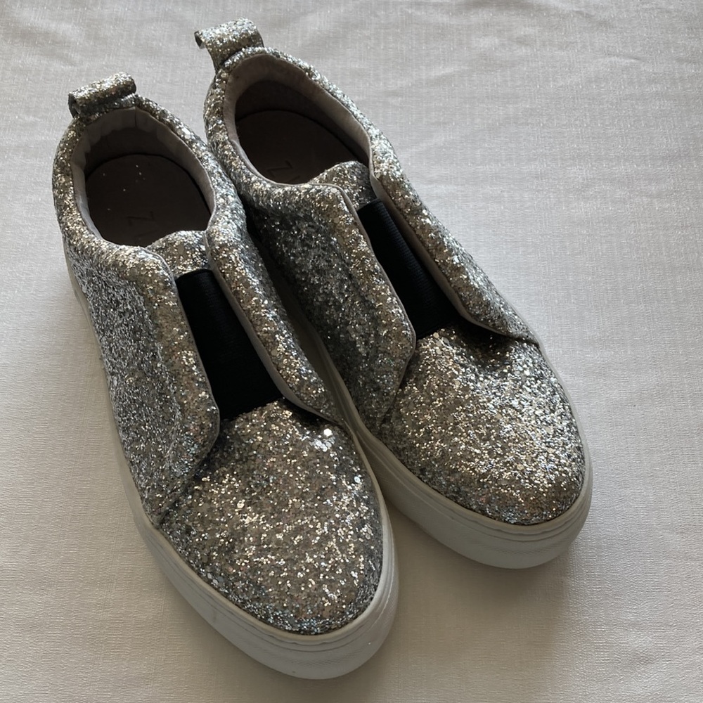 NWOT Zlny Silver Glitter Slip on Tennis Shoes